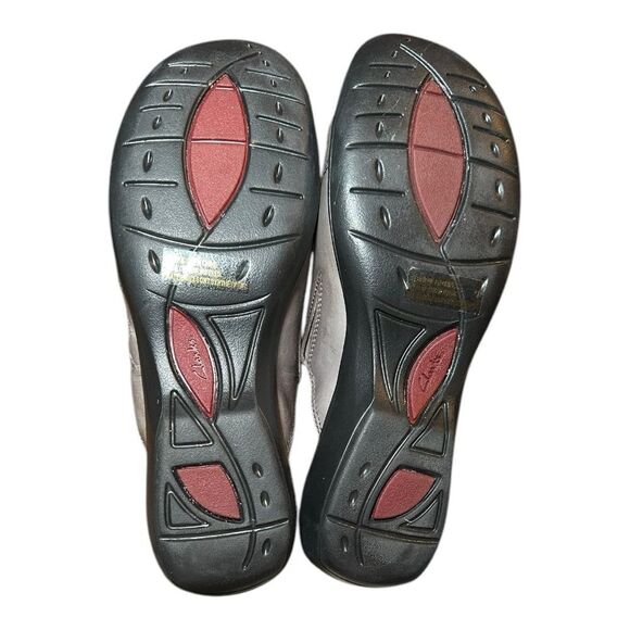 Clark’s Artisan slip-on leather mules/clogs. Rubber soles. Size 9. Like new. - Picture 5 of 5